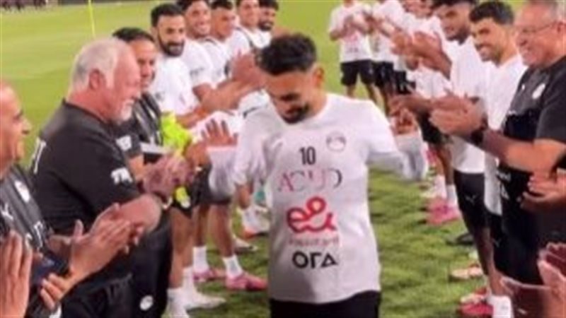 محمد صلاح قائد منتخب