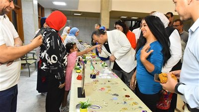 محافظ أسيوط يزور معرض 