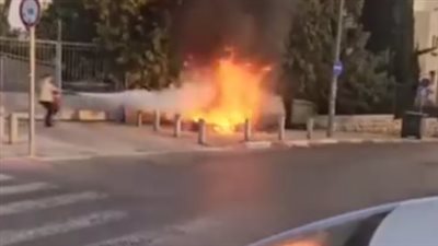 لحظة اشتعال النيران في محيط مقر إقامة نتنياهو بالقدس (فيديو) 