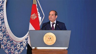  السيسي يشهد حفل المولد النبوي.. يكرم علماء الأزهر والأوقاف وأسرة شهيد محطة وقود العاشر من رمضان.. ويبعث رسائل طمأنة للمصريين 