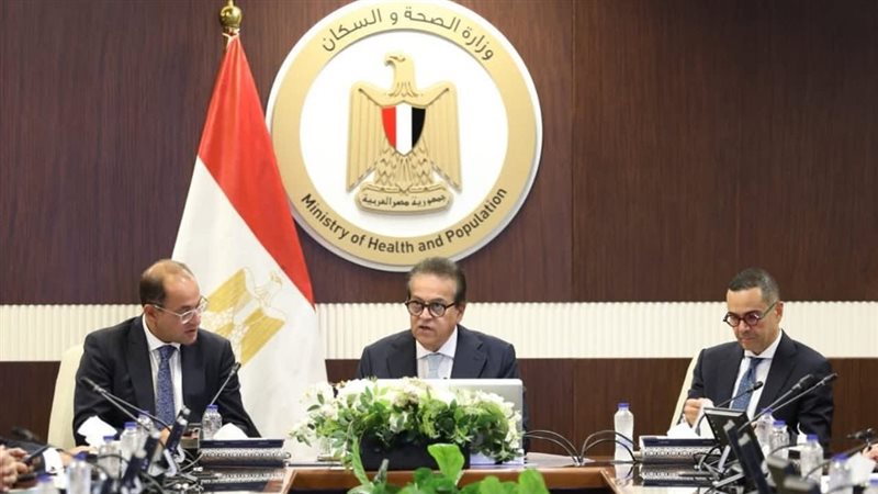 وزير الصحة يجتمع