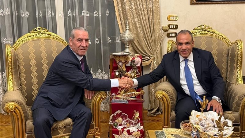 وزير‎ الخارجية مع
