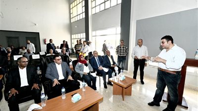 وزير الإسكان يتفقد أعمال رفع كفاءة محطة المياه الرئيسية بالعبور