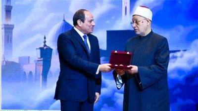 ماذا طلب السيسي من وكيل الأزهر السابق فى احتفالية المولد النبوي اليوم؟ (فيديو)