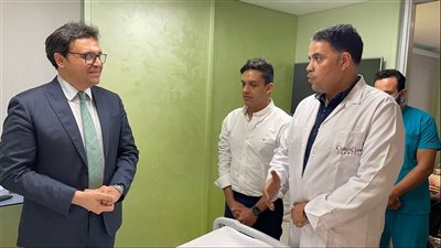 وزير الثقافة يزور المايسترو سليم سحاب للاطمئنان على حالته الصحية