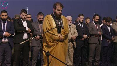 أدهم نابلسي من أضواء الشهرة إلى خشوع الإمامة