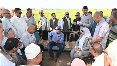 وزير الري يستمع لطلبات المنتفعين من ترعى بحر فاقوس بالشرقية ويوجه بسرعة دراستها
