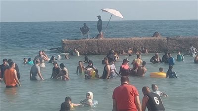 شواطئ الإسكندرية كاملة العدد فى إجازة نهاية الأسبوع (صور)