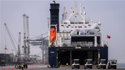 ميناء دمياط يستقبل 6 سفن جديدة ويواصل تصدير واستيراد البضائع