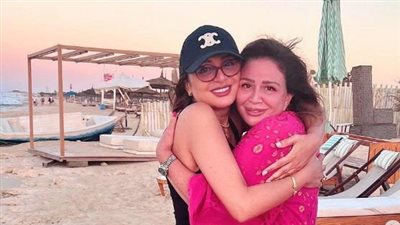 أنغام تقضي عطلتها الصيفية مع إلهام شاهين وليلى علوي بالساحل الشمالي (صور)