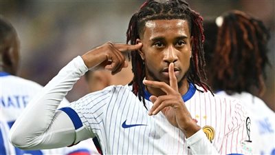 منتخب فرنسا يتقدم على أوكرانيا بهدف في الشوط الأول (فيديو)