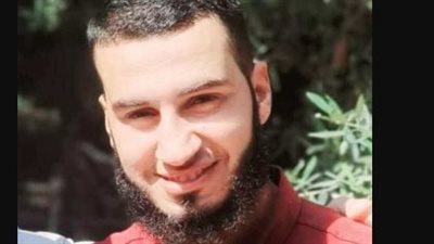 فاحت منه رائحة المسك والابتسامة غطت وجهه، حكاية الشهيد طارق دلول تثير الجدل في العالم