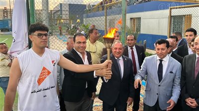 وزير الرياضة يوقد شعلة أولمبياد الشركات الـ 58 من بورسعيد (صور)