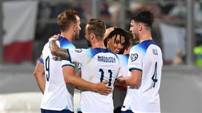 مدافع منتخب إنجلترا يعلن جاهزيته للمشاركة في المباريات رغم كسر يده