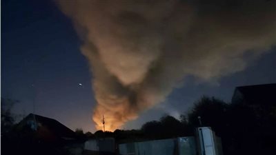 حريق ضخم بمصفاة نفط روسية في كراسنودار بعد هجوم جوي أوكراني (فيديو) 