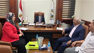 رئيس جامعة أسيوط يبحث الاستعداد للعام الدراسي الجديد 