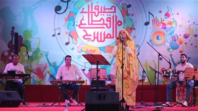 رباب ناجي تتألق بأغاني الفلكلور على مسرح ساحة الهناجر (صور)
