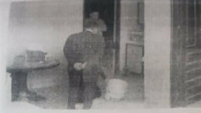  اعترافات صادمة للمتهمة بقتل زوجها وأطفاله الـ 6 في دلجا بالمنيا.. أعدت أرغفة الخبز المسمومة بهدف قتلهم جميعا.. الصور توثق لحظة تمثيلها للجريمة أمام النيابة (صور)