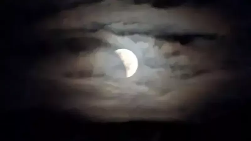 اقتران القمر، فيتو