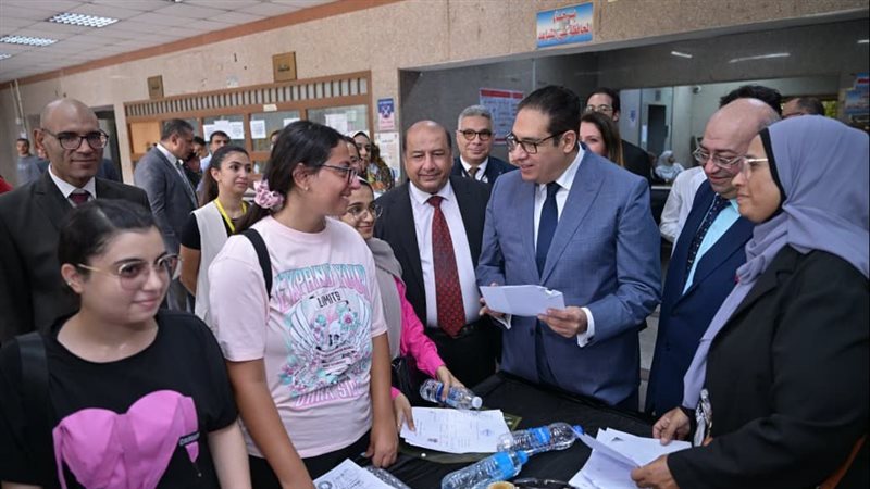 الكشف الطبي على الطلاب