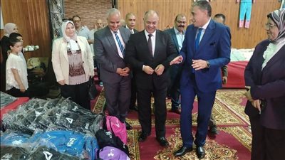 تعليم الجيزة تنظم أكبر معرض مجاني للزي المدرسي (صور)