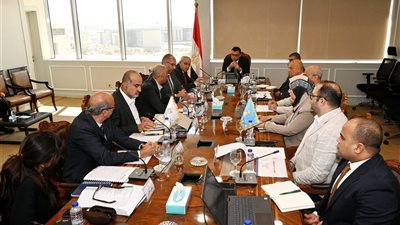 وزير الإسكان يتابع مع ممثلي شركة أوراسكوم تنفيذ عدد من المشروعات