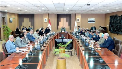 جامعة المنصورة تناقش الاستعدادات للعام الجامعي الجديد 2025-2026