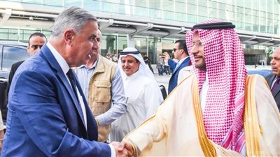 محافظ الإسكندرية يشهد معرض 