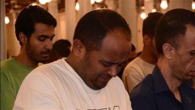 في تضرع وخشوع، أجواء روحانية بمسجد عمرو بن العاص خلال صلاة الخسوف (فيديو وصور)