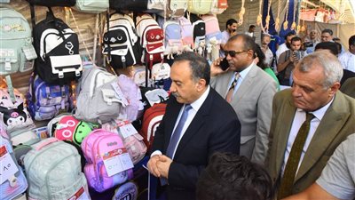 بتخفيضات 40%، محافظ أسيوط يفتتح معرض أهلًا مدارس (صور) 