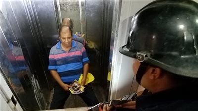 الحماية المدنية تنقذ شخصا محتجزا داخل مصعد في القاهرة