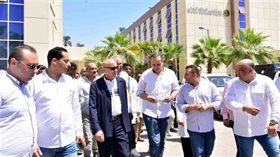 محافظ الأقصر ورئيس هيئة الرعاية الصحية يتفقدان وحدة طب الأسرة ومستشفى الكرنك الدولي