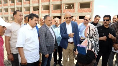 محافظ الشرقية يتابع أعمال إنشاء مدرسة علي بن أبي طالب للتربية الفكرية بـ القرين