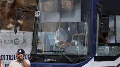 مقتل وإصابة أكثر من 20 إسرائيليا، اللقطات الأولى لحادث حافلة طريق راموت بالقدس (فيديو)