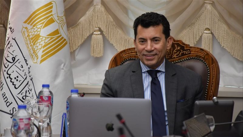 د. صبحي يعقد اجتماعًا