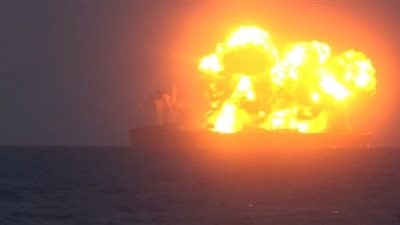 طائرة مسيرة تستهدف السفينة الإسبانية التابعة لأسطول الصمود بميناء تونسي (فيديو)