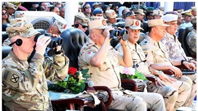 الفريق أحمد خليفة يشهد تنفيذ تدريب رئيسي ضمن مناورات 