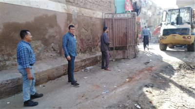 انطلاق حملات نظافة شاملة وترميم مدخل مجمع المدارس بمنفلوط في أسيوط 