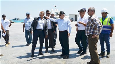 أسامة ربيع يتابع أعمال بناء وحدات بحرية بمصنع مصر للقاطرات (صور) 