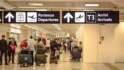 خطأ لغوي وجهل جغرافي، فتاتان أمريكيتان تجدان أنفسهما في تونس بدل مدينة نيس (فيديو)