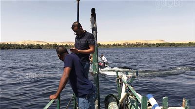 تفتيت بقعة سولار بمجرى نهر النيل بمساحة 2500 متر في أسوان (صور)