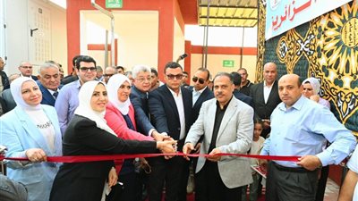 وزير الإسكان ومحافظ الشرقية يفتتحان محطة صرف 