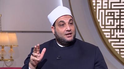 ما حكم الشرع فيمن يصورون أنفسهم وهم يفعلون الخير؟، أزهري يجيب (فيديو)