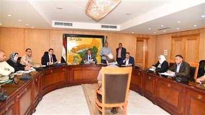 خلال لقاءه بالمواطنين، محافظ الفيوم يوجه بتوفير رعاية طبية وحماية اجتماعية لغير القادرين 