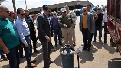 محافظ الدقهلية في جولة مفاجئة على محطة تعبئة أسطوانات الغاز بقلابشو