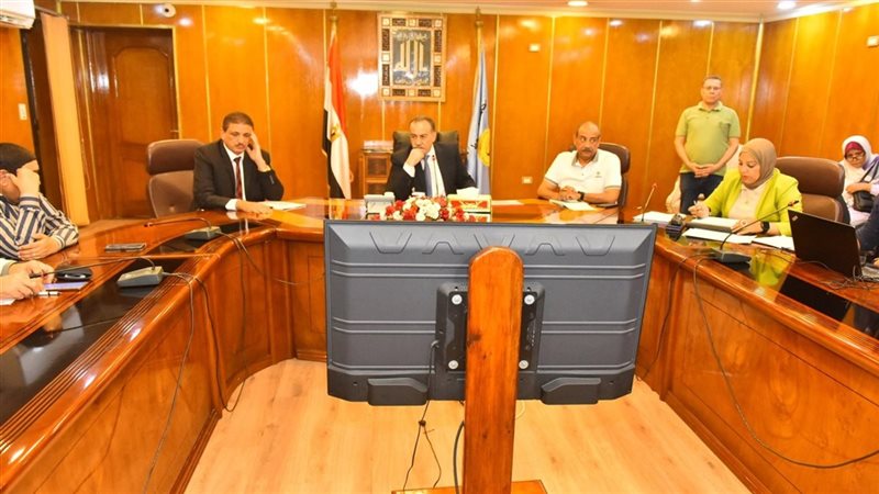 اجتماع محافظ أسيوط،