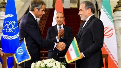القاهرة استضافت الاجتماع، إيران ووكالة الطاقة الذرية يوقعان اتفاقا لاستئناف التعاون