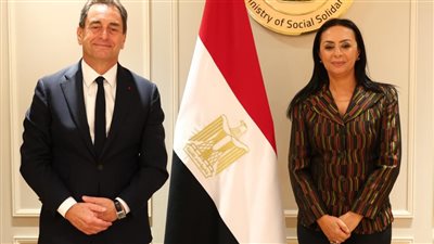 وزيرة التضامن تلتقي السفير الفرنسي بالقاهرة