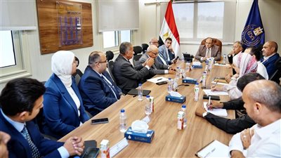 رئيس هيئة الدواء يبحث مع ممثلي جهاز الدمغة الطبية سبل دعم الصناعة الوطنية