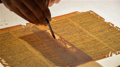 دورة تأسيسية في ترميم الأوعية الورقية بمكتبة الإسكندرية